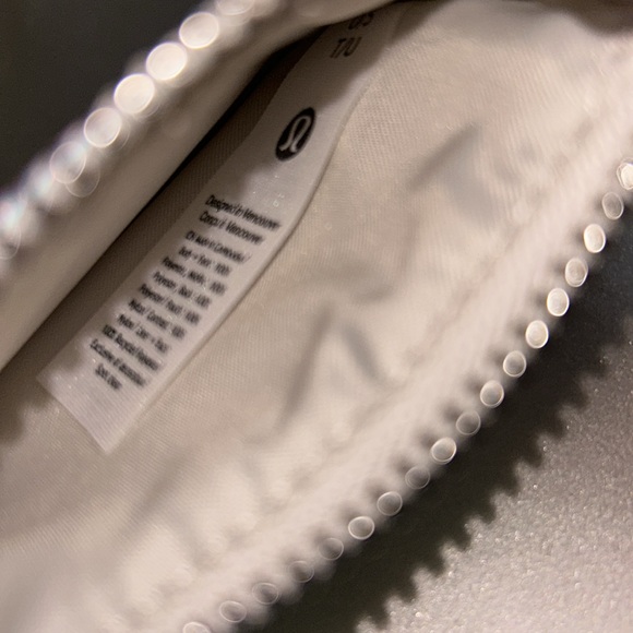 Lululemon Clippable Pouch - Iridescent - Picture 5 of 6